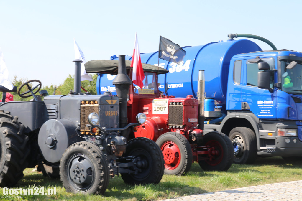 Parada zabytkowych pojazdów na Świętą Górę