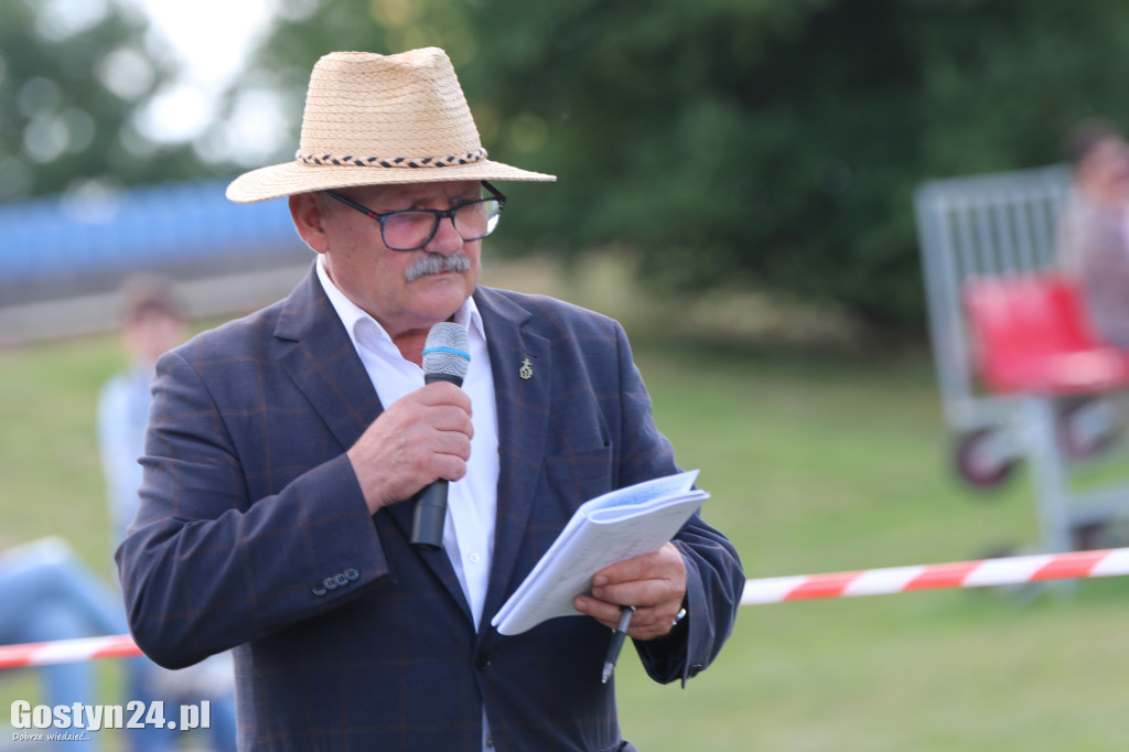 Wystawa koni na hipodromie w Pępowie