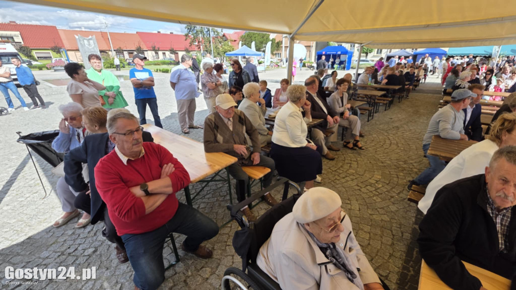 Dożynki Gminne na rynku w Pogorzeli