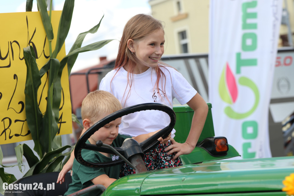 Dożynki Gminne na rynku w Pogorzeli