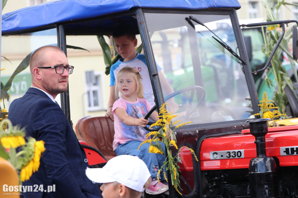 Dożynki Gminne na rynku w Pogorzeli