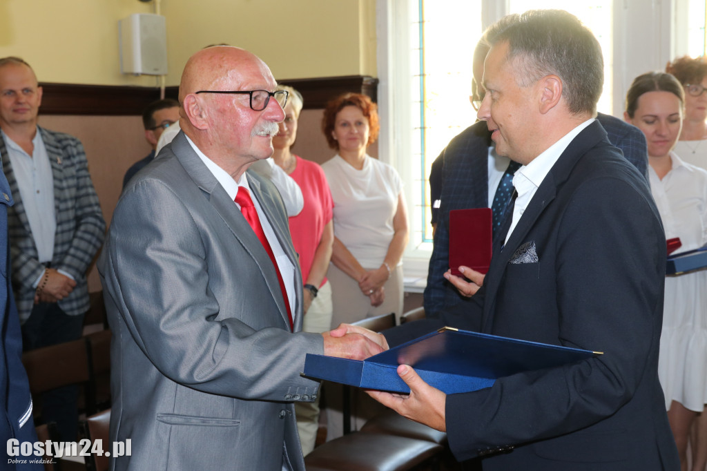 Wręczenie tytułów Zasłużony dla Powiatu Gostyńskiego