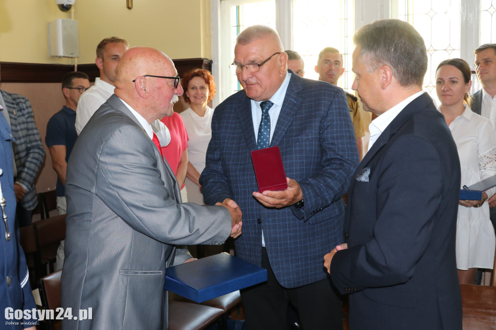 Wręczenie tytułów Zasłużony dla Powiatu Gostyńskiego