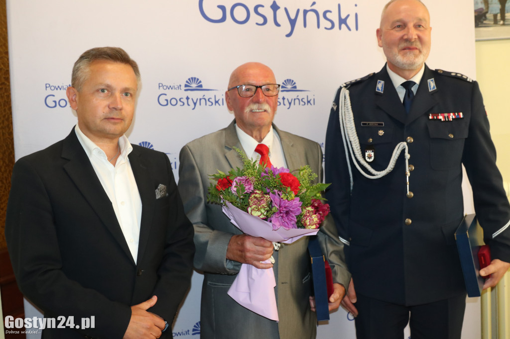 Wręczenie tytułów Zasłużony dla Powiatu Gostyńskiego