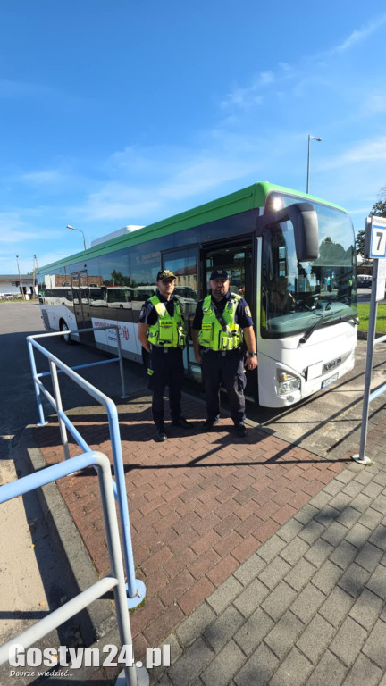 Strażnicy miejscy z patrolem w autobusach