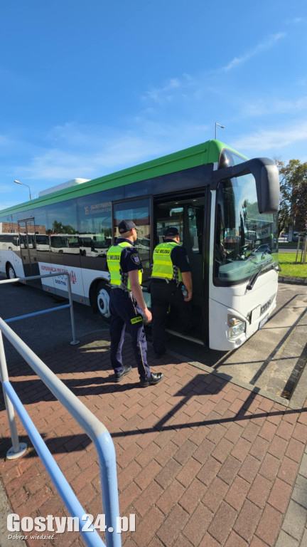 Strażnicy miejscy z patrolem w autobusach