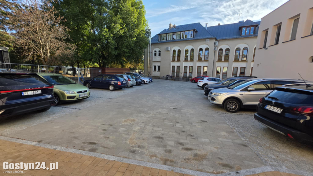 Nowe parkingi i modernizacja parku miejskiego w Gostyniu
