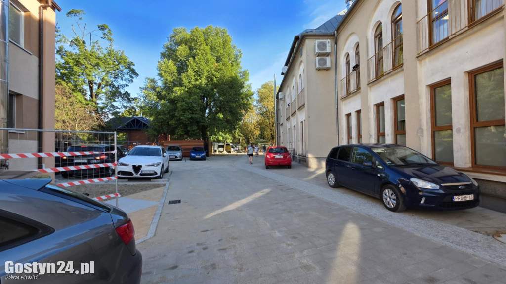 Nowe parkingi i modernizacja parku miejskiego w Gostyniu