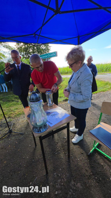 Umieszczenie kapsuły czasu pod krzyżem w Borku Wlkp.