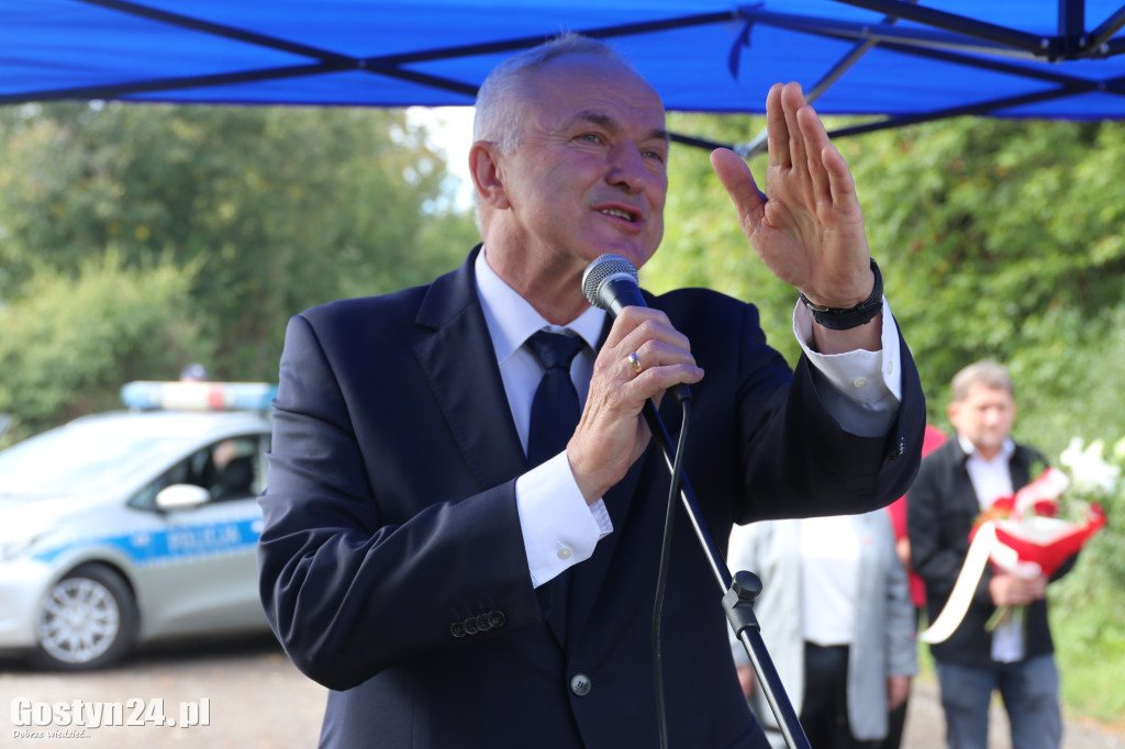 Umieszczenie kapsuły czasu pod krzyżem w Borku Wlkp.