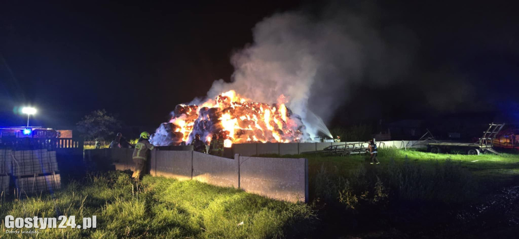Pożar balotów słomy w Grabianowie