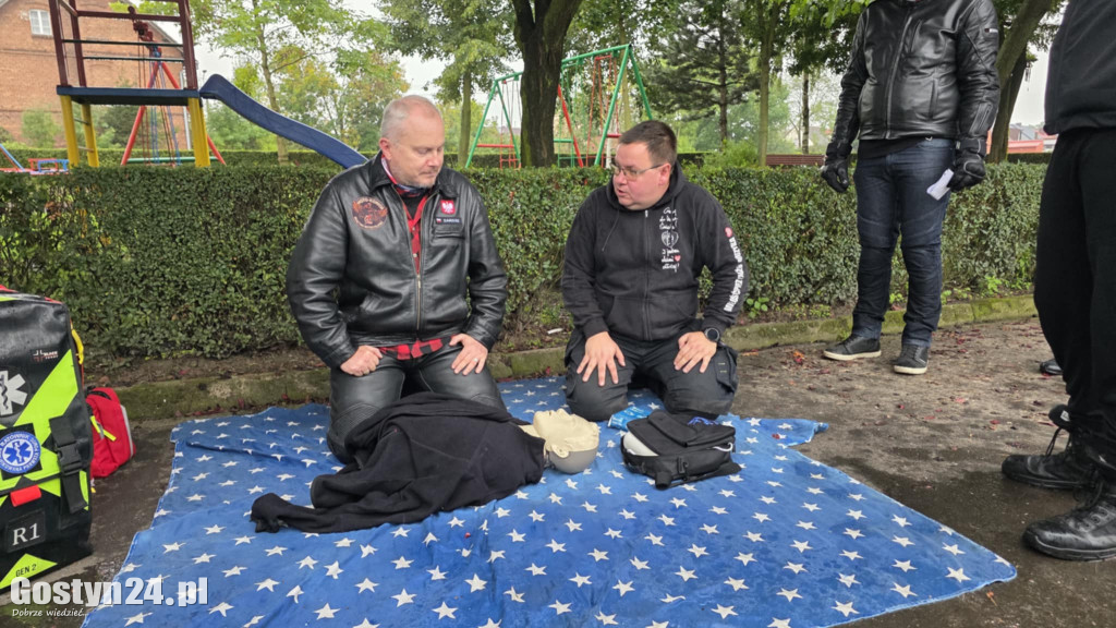 Lekcja z pierwszej pomocy na trasie rajdu w Poniecu