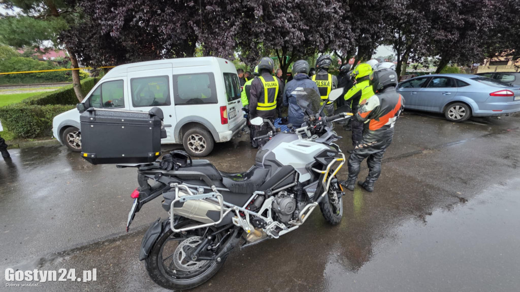 Lekcja z pierwszej pomocy na trasie rajdu w Poniecu
