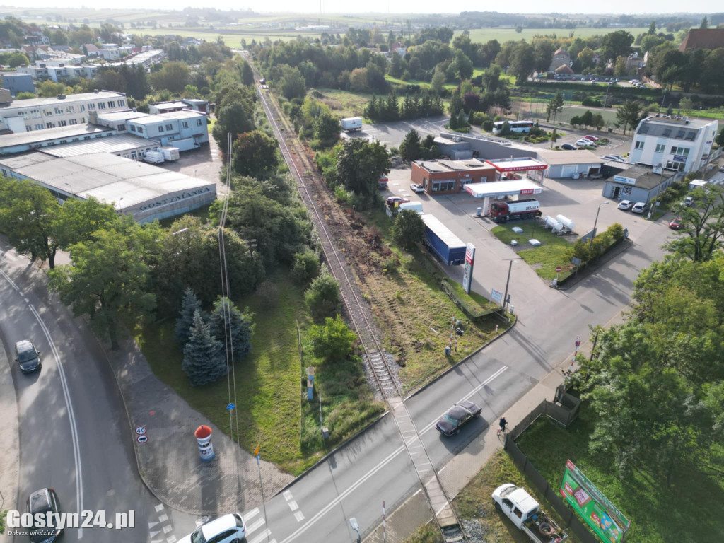 Trwa rozbiórka nieczynnego torowiska i porządki w Gostyniu