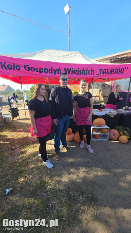 Impreza sąsiedzka w Stajni Dąbrowscy w Smogorzewie