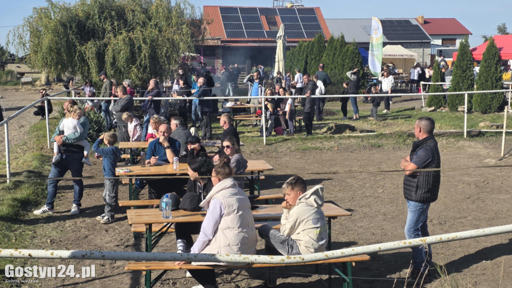 Impreza sąsiedzka w Stajni Dąbrowscy w Smogorzewie