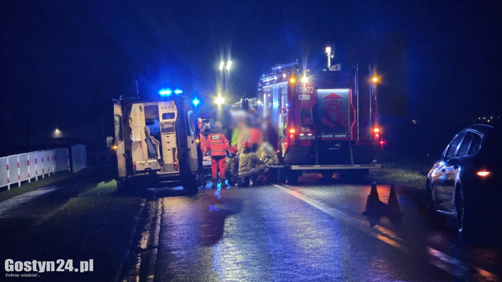 Auto wpadło do rzeczki na trasie Gostyń-Grabonóg