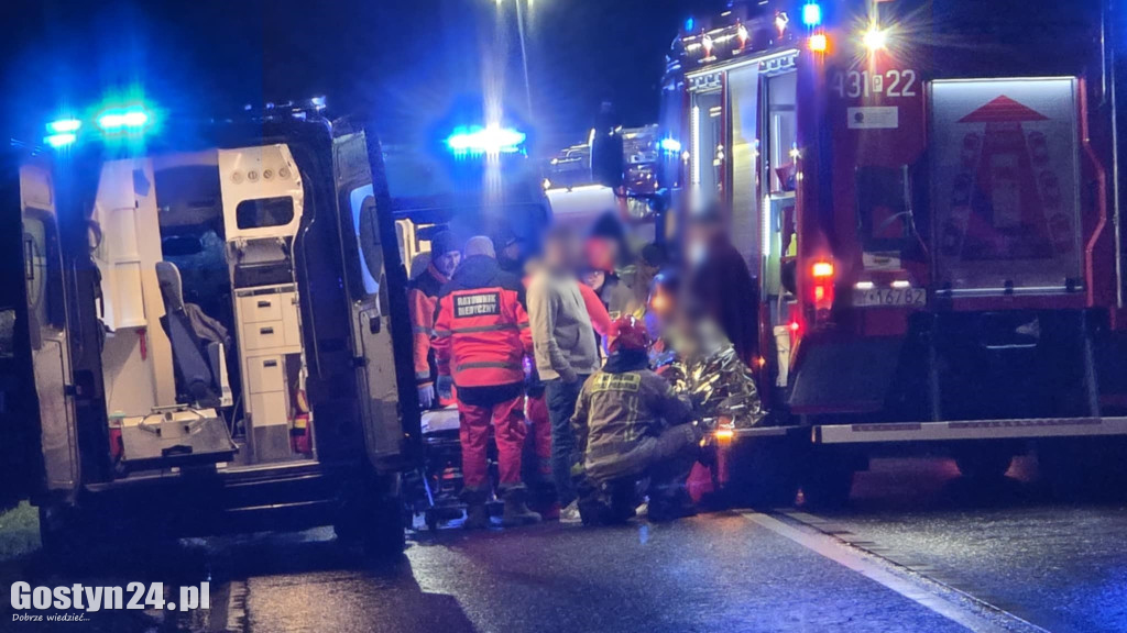 Auto wpadło do rzeczki na trasie Gostyń-Grabonóg