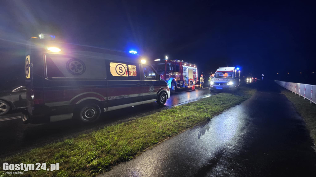 Auto wpadło do rzeczki na trasie Gostyń-Grabonóg