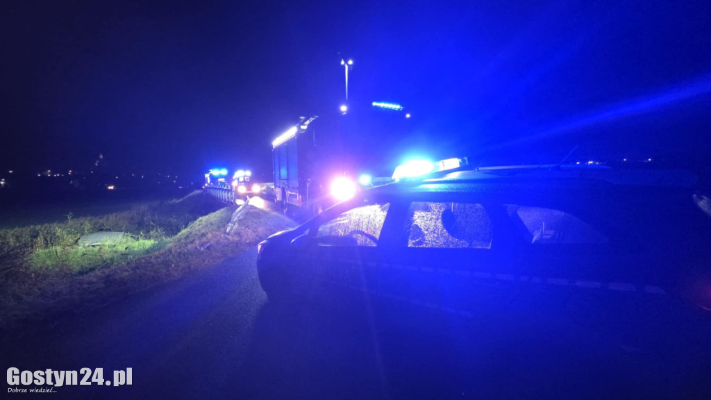 Auto wpadło do rzeczki na trasie Gostyń-Grabonóg