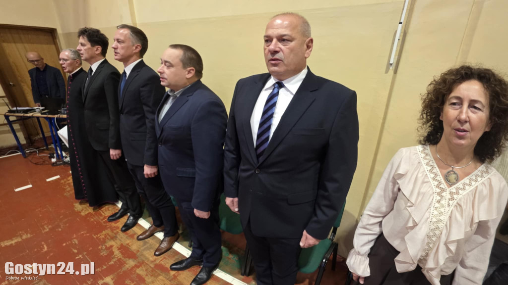 Nadanie sztandaru w SP3 w Gostyniu