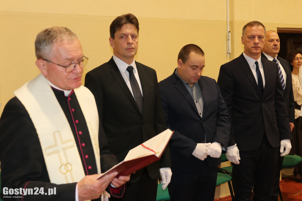 Nadanie sztandaru w SP3 w Gostyniu