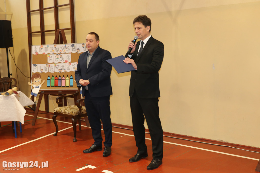 Nadanie sztandaru w SP3 w Gostyniu