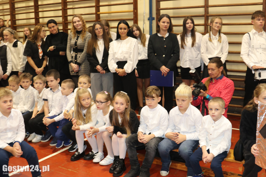 Nadanie sztandaru w SP3 w Gostyniu