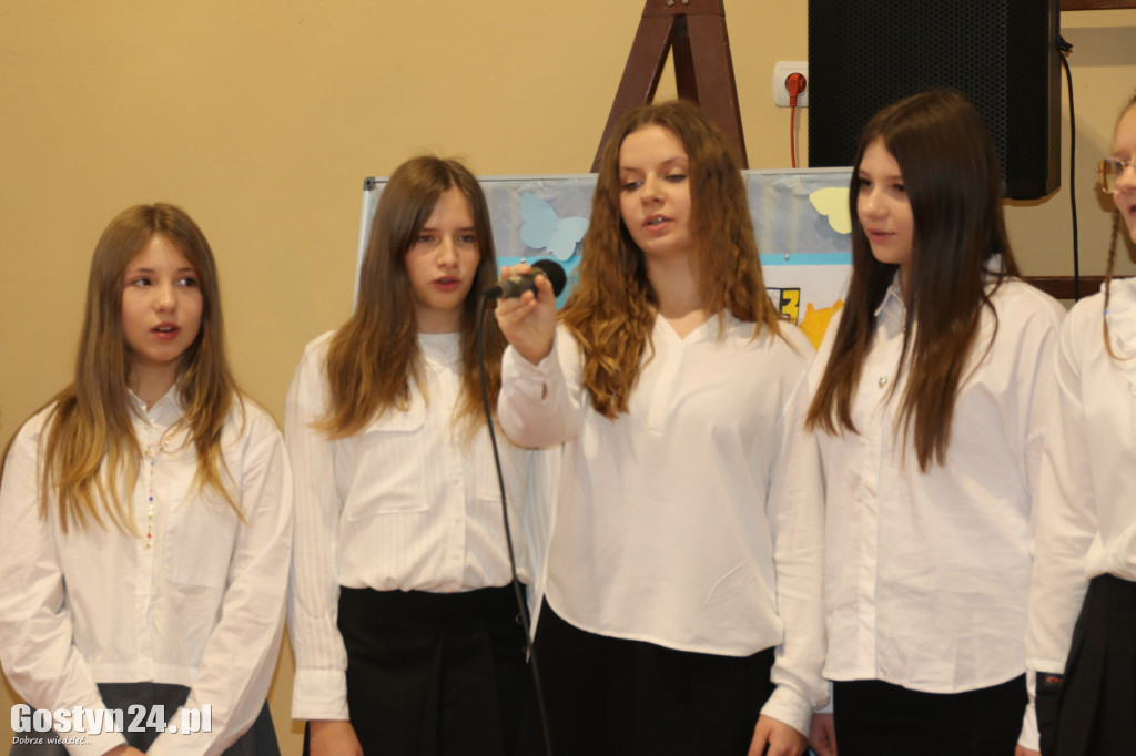 Nadanie sztandaru w SP3 w Gostyniu