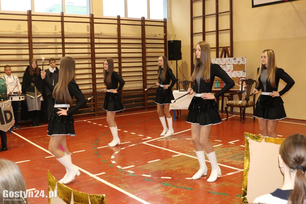 Nadanie sztandaru w SP3 w Gostyniu