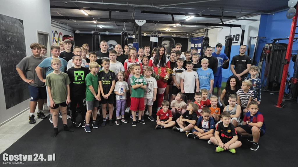 Powitanie Mai Hoffmann i jej trenerki w SWG