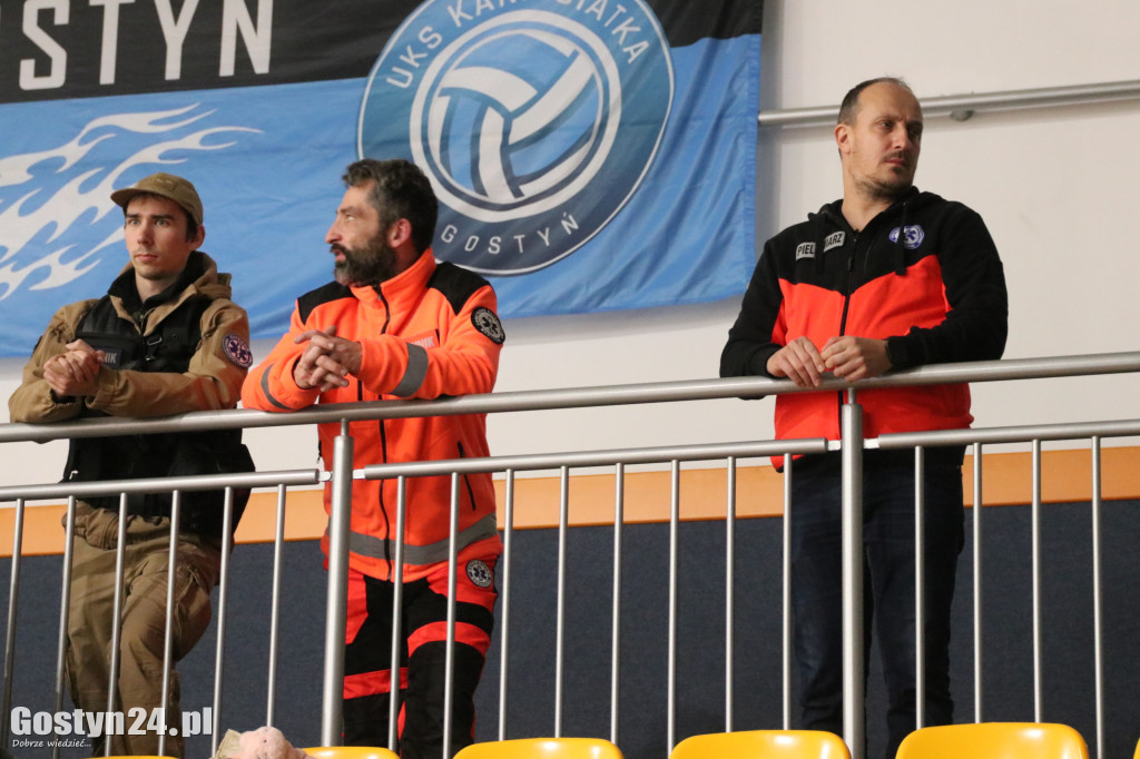 Zespół Pieśni i Tańca Śląsk na scenie w Gostyniu