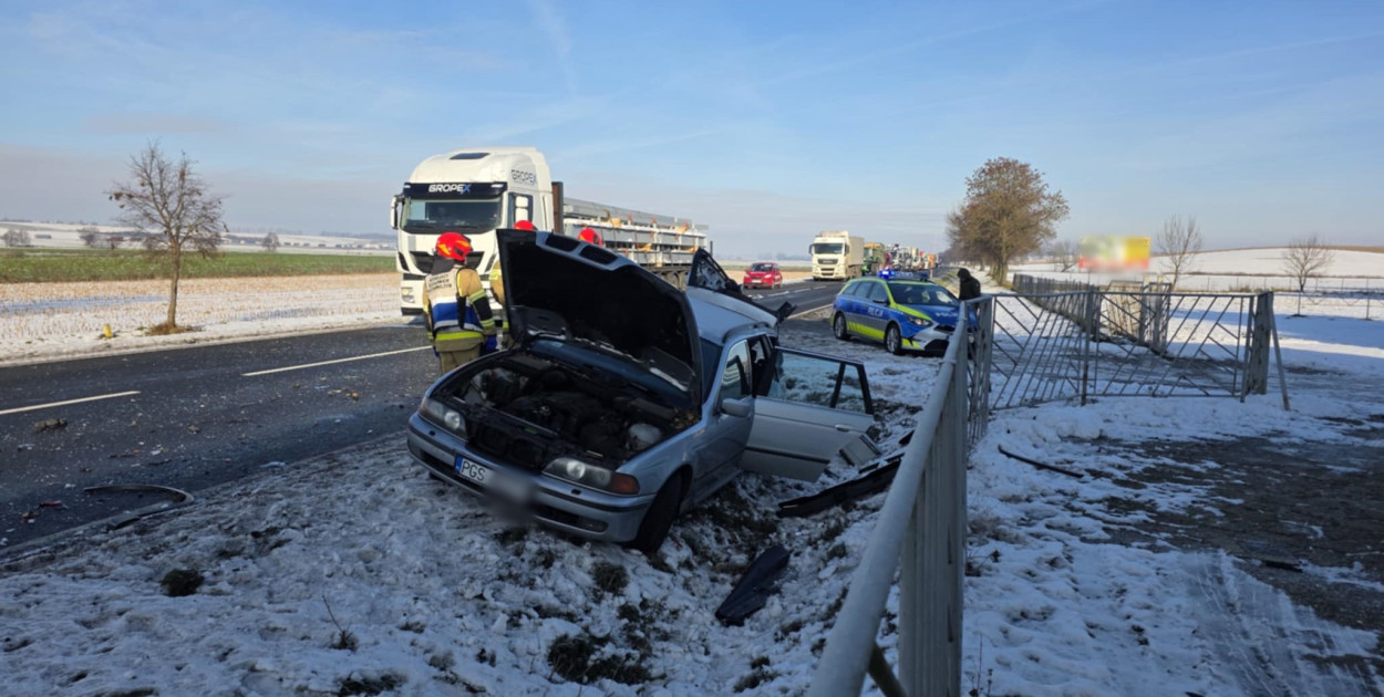 Wypadek na DW434. Zderzyły się dwa auta