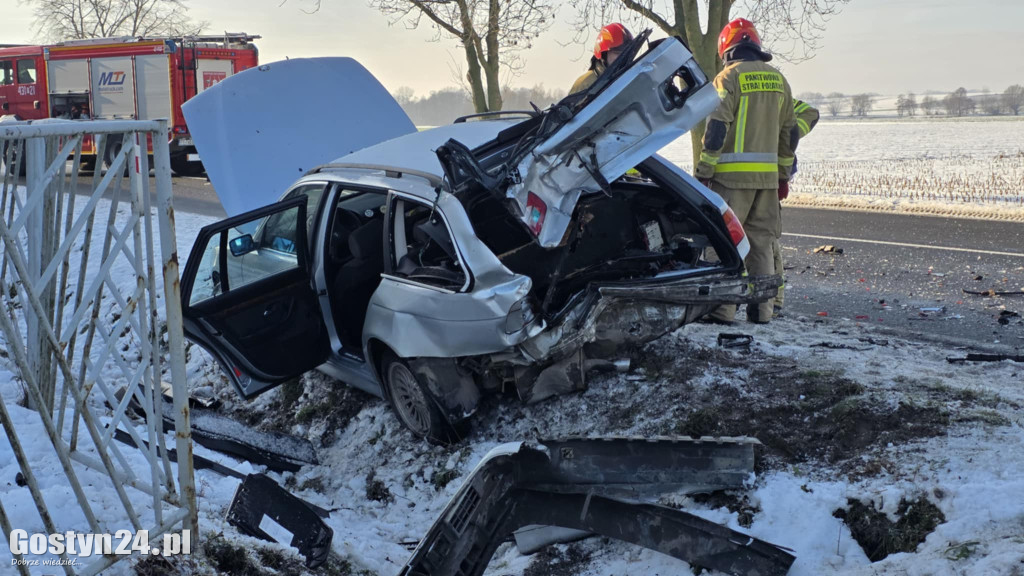 Wypadek na DW434. Zderzyły się dwa auta