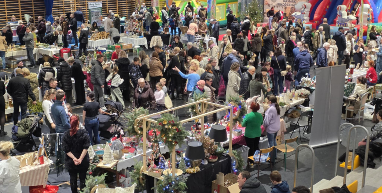Bożonarodzeniowy jarmark w gostyńskim liceum