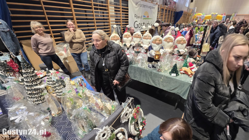 Bożonarodzeniowy jarmark w gostyńskim liceum
