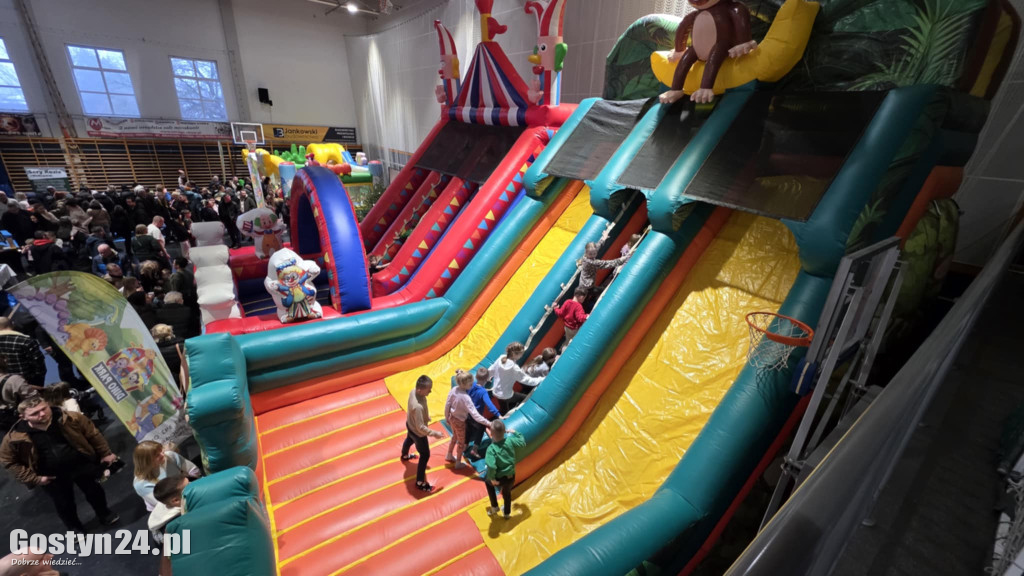 Bożonarodzeniowy jarmark w gostyńskim liceum