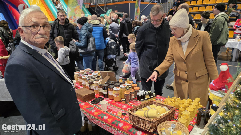 Bożonarodzeniowy jarmark w gostyńskim liceum