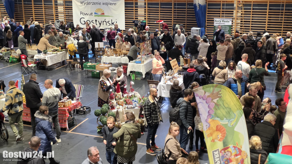 Bożonarodzeniowy jarmark w gostyńskim liceum