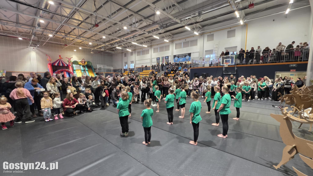 Bożonarodzeniowy jarmark w gostyńskim liceum