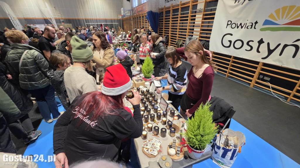 Bożonarodzeniowy jarmark w gostyńskim liceum