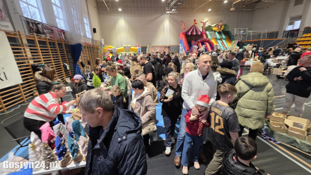 Bożonarodzeniowy jarmark w gostyńskim liceum