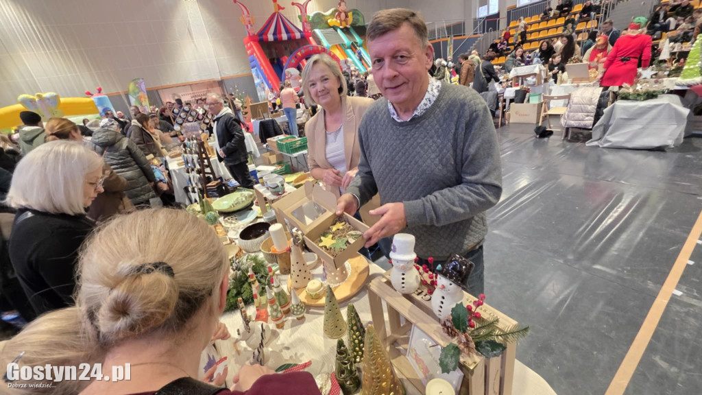 Bożonarodzeniowy jarmark w gostyńskim liceum