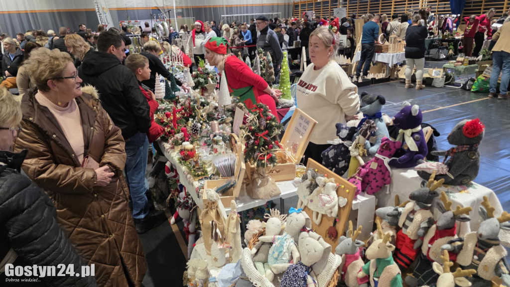 Bożonarodzeniowy jarmark w gostyńskim liceum