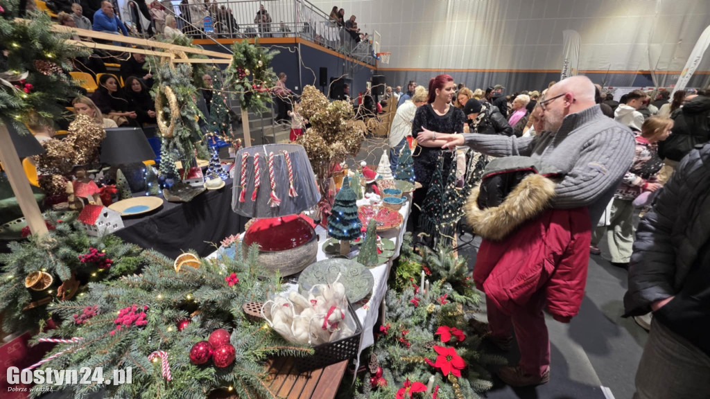Bożonarodzeniowy jarmark w gostyńskim liceum