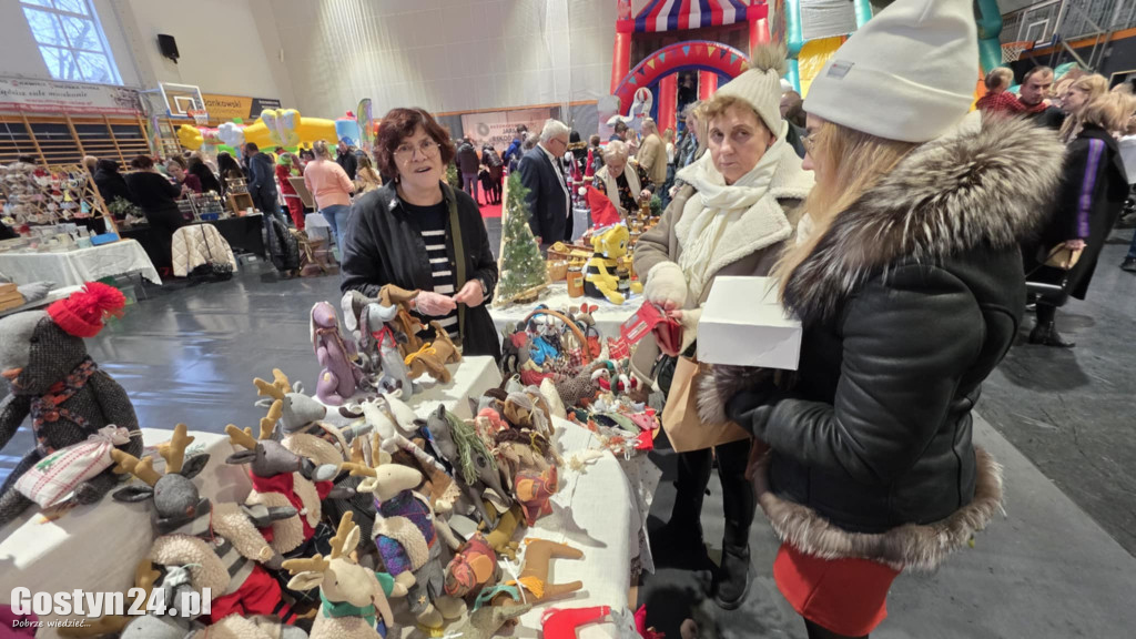 Bożonarodzeniowy jarmark w gostyńskim liceum