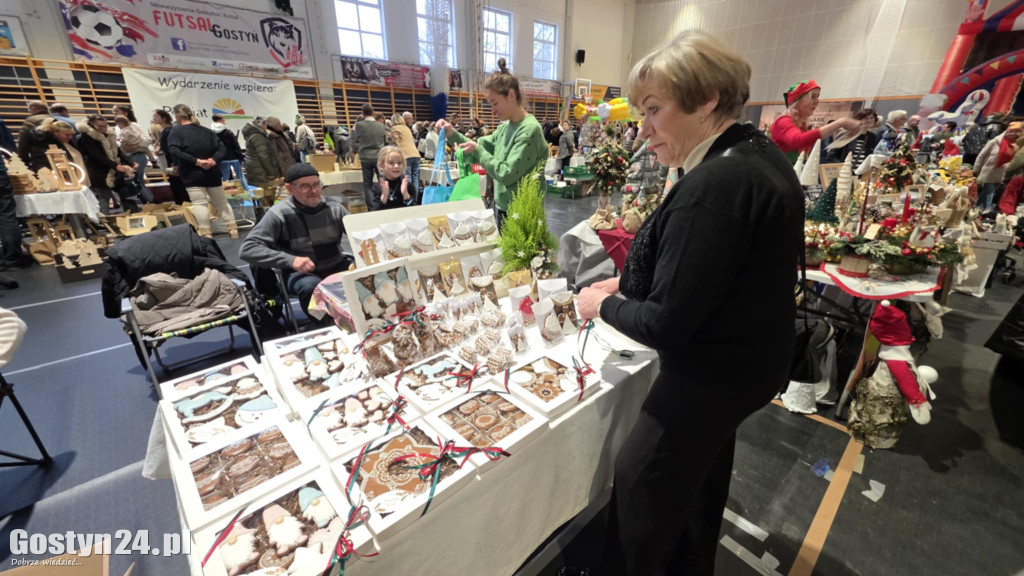 Bożonarodzeniowy jarmark w gostyńskim liceum