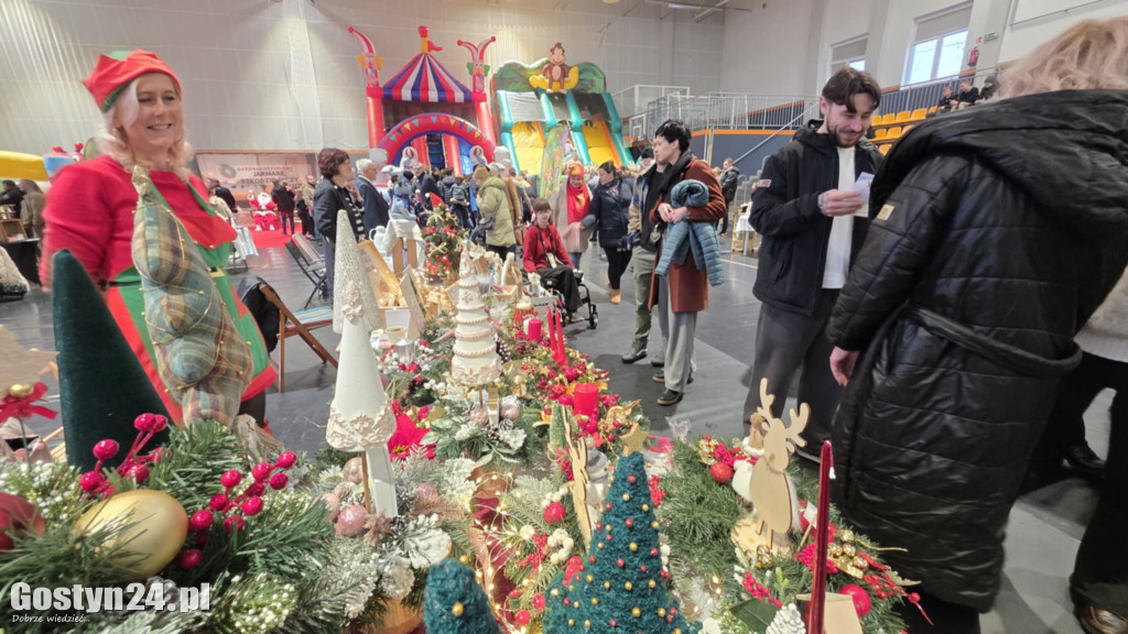 Bożonarodzeniowy jarmark w gostyńskim liceum