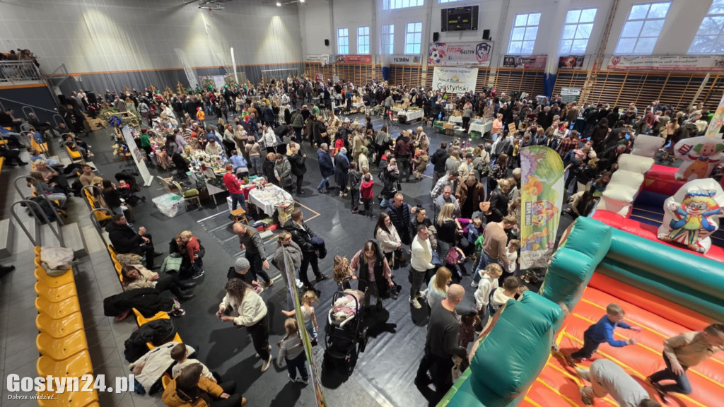 Bożonarodzeniowy jarmark w gostyńskim liceum