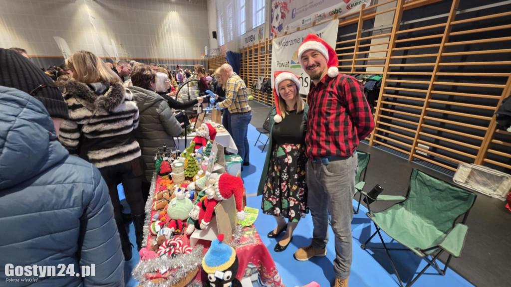 Bożonarodzeniowy jarmark w gostyńskim liceum